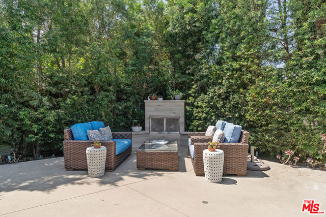5481 Katherine Avenue, Sherman Oaks CA: https://media.crmls.org/mediaz/99660e8e-dbf7-452c-b109-32a6434fb3f1.jpg
