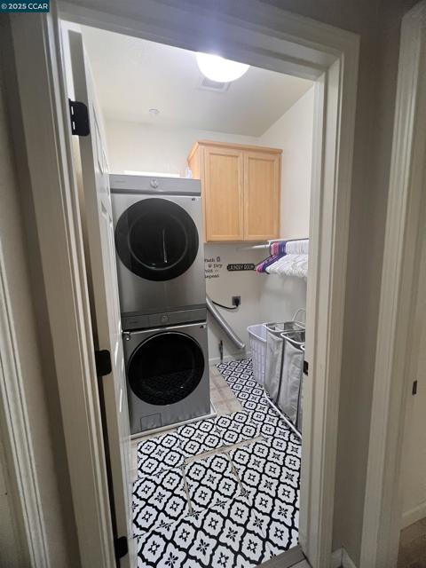 430 Chestnut Street, Brentwood CA: https://media.crmls.org/mediaz/99662779-622e-4772-8931-730eaca42123.jpg