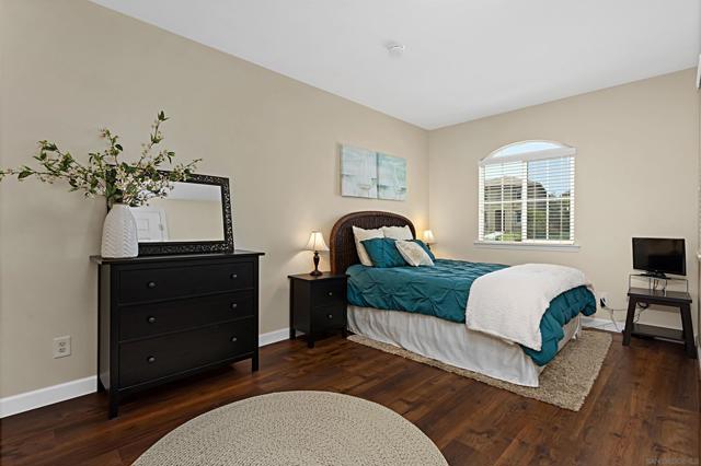1104 Parkview Dr, Oceanside CA: https://media.crmls.org/mediaz/99664cc9-a293-43c3-8a1a-bcbe42b523bb.jpg