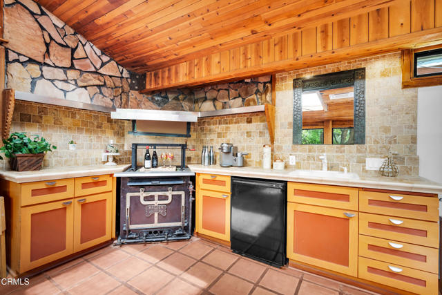 600 Woodland Drive, Sierra Madre CA: https://media.crmls.org/mediaz/99672978-56b1-4fa3-b19c-f748925556bb.jpg