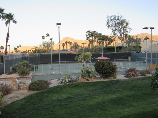48440 Racquet Lane, Palm Desert CA: https://media.crmls.org/mediaz/996763c9-4749-467a-b0ec-c4b1dda94bb5.jpg