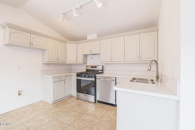 Detail Gallery Image 13 of 42 For 1647 Winn Ct, Pomona,  CA 91768 - 2 Beds | 2 Baths