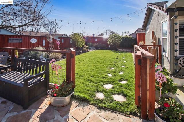 3050 Browning Ct, Brentwood CA: https://media.crmls.org/mediaz/9967670c-38e8-4d38-ba5e-27473b32383b.jpg