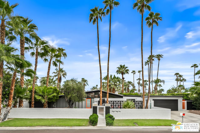844 N Topaz Circle, Palm Springs, CA 92262