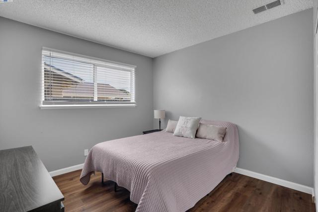 7347 Ione Ct, Dublin CA: https://media.crmls.org/mediaz/99680b0f-64c8-4c5f-82b5-e7034459e159.jpg