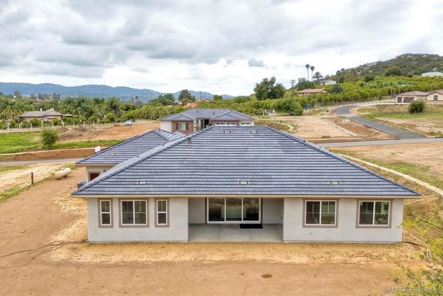 29527 Viking View Ln, Valley Center CA: https://media.crmls.org/mediaz/996837d8-536b-47e5-a917-7bc99bc09ab4.jpg