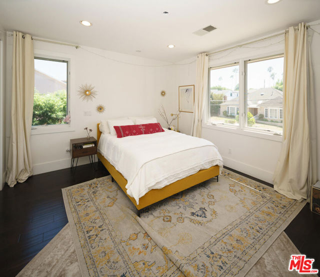 9515 Kirkside Road, Los Angeles CA: https://media.crmls.org/mediaz/9968675d-bde3-47a6-a757-6b6ce66d3a2c.jpg