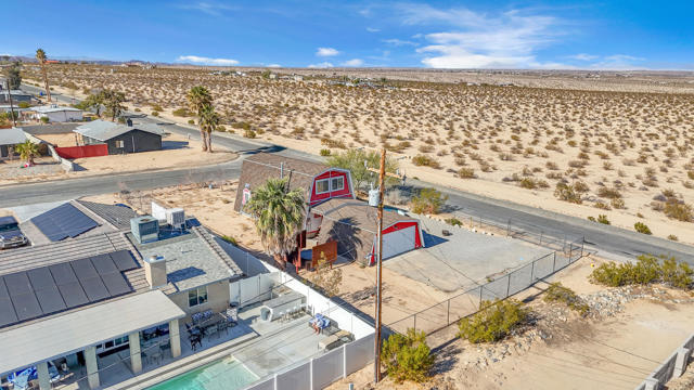 71915 Samarkand Drive, 29 Palms CA: https://media.crmls.org/mediaz/996870e4-cdcf-42fd-aaf8-cf180c728e5c.jpg
