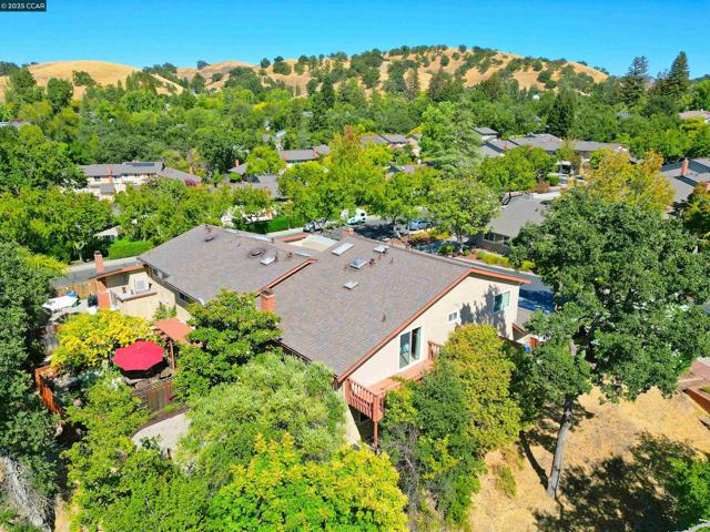1084 Southdown Court, Walnut Creek CA: https://media.crmls.org/mediaz/9968b798-6ab0-4924-9559-76cbbabb4b97.jpg