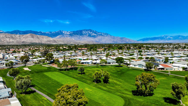 39780 Black Mesa Lane, Palm Desert CA: https://media.crmls.org/mediaz/9968b945-e408-44e8-add6-32e1ea4d39cb.jpg