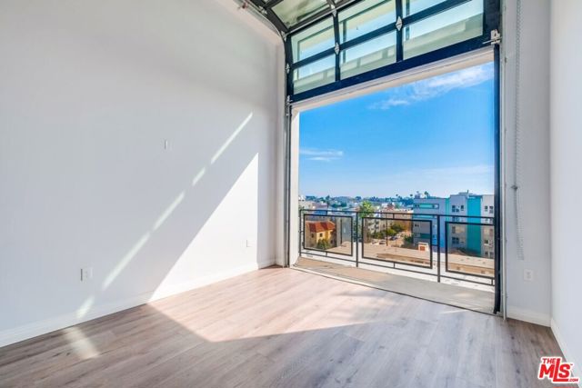 3279 San Marino, Los Angeles CA: https://media.crmls.org/mediaz/9968eb81-9e36-477f-b160-b54aded3fc89.jpg