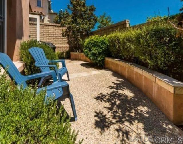 1317 Caminito Balada, La Jolla CA: https://media.crmls.org/mediaz/996a325f-da9a-4b10-a7b2-e42bb0536a7f.jpg