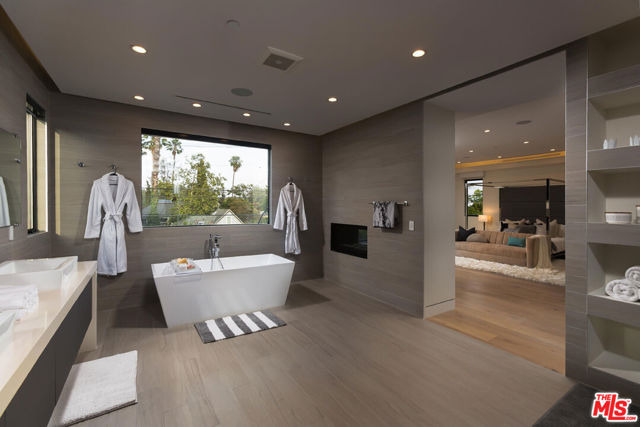 726 N Martel Avenue, Los Angeles CA: https://media.crmls.org/mediaz/996a6570-19a6-47ba-b168-61b8fbce8f7d.jpg