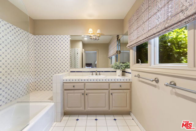 3265 Mandeville Canyon Road, Los Angeles CA: https://media.crmls.org/mediaz/996a81a2-039b-4bf9-bcc6-fbb8bf744648.jpg