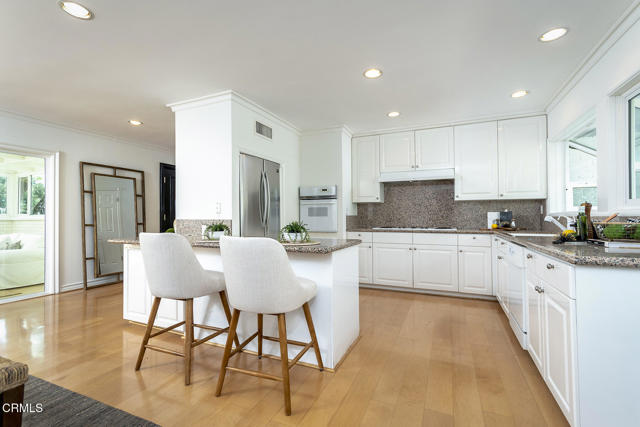 5045 Redwillow Lane, La Canada Flintridge CA: https://media.crmls.org/mediaz/996a8842-cc24-4ecf-bcf8-e38a99c83ee0.jpg