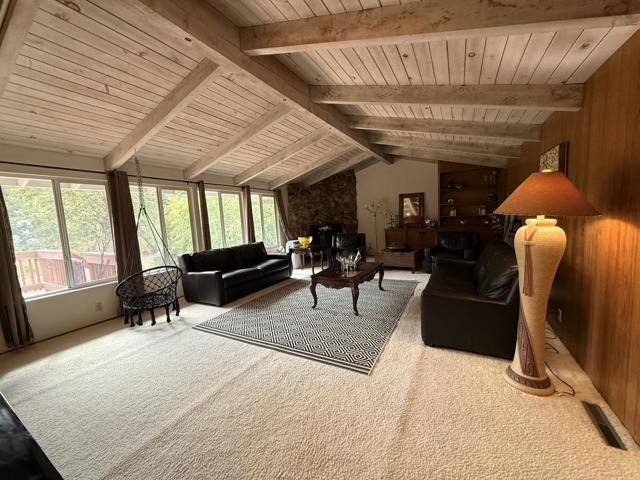 15292 Stratford Court, Monte Sereno CA: https://media.crmls.org/mediaz/996b1251-4b49-4a99-9fa4-f742883edf13.jpg