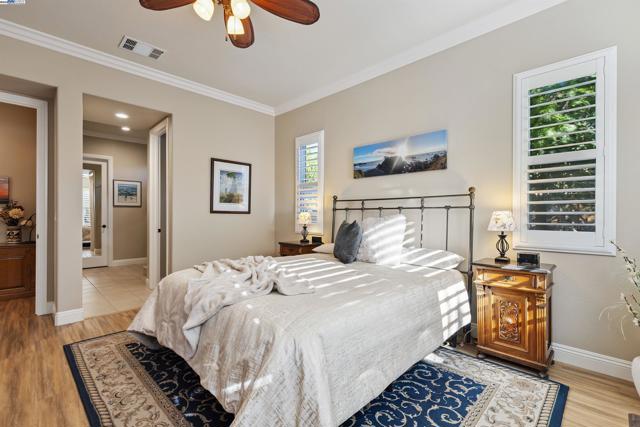 1748 Veneto Ln, Brentwood CA: https://media.crmls.org/mediaz/996b9357-141b-46aa-88d0-b86e4f626f9e.jpg