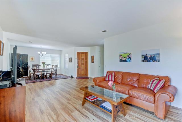 10832 Avenida De Los Lobos, San Diego CA: https://media.crmls.org/mediaz/996b9e0d-7ae1-4922-b503-c11984106887.jpg