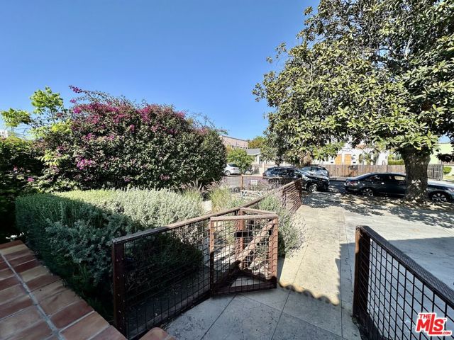 2941 9th Avenue, Los Angeles CA: https://media.crmls.org/mediaz/996c3f65-d284-4a99-a43d-2a3f0e60d1a5.jpg