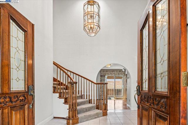 4095 Robin Ln, Castro Valley CA: https://media.crmls.org/mediaz/996c9751-af01-40cd-937e-b08fd475d234.jpg