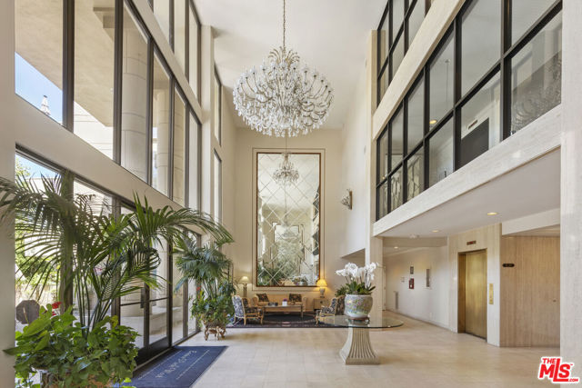 4949 Genesta Avenue, Encino CA: https://media.crmls.org/mediaz/996cbea3-4183-431a-a80e-69a3ff95f5e7.jpg