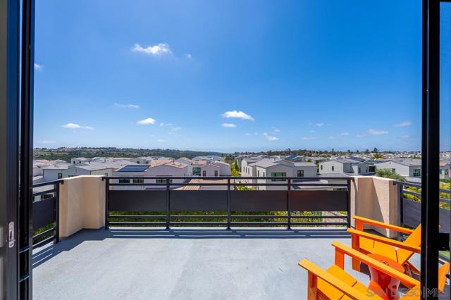 13722 Canyon Loop Trl, San Diego CA: https://media.crmls.org/mediaz/996cfa35-38d8-498b-87f9-4008a0ca8289.jpg