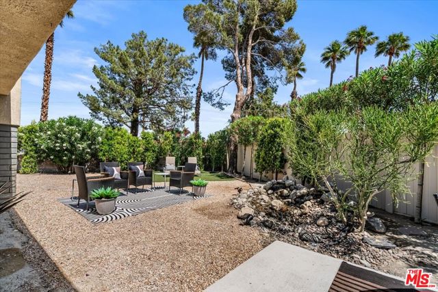 3072 Sunflower Circle, Palm Springs CA: https://media.crmls.org/mediaz/996d1f5c-0190-49b7-905a-4aba45dab6d8.jpg