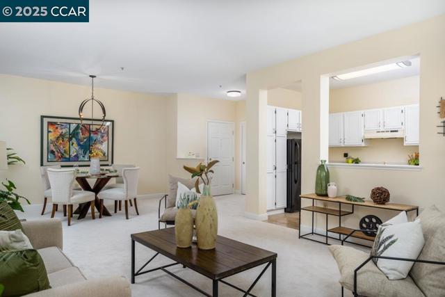 1860 Tice Creek Dr, Walnut Creek CA: https://media.crmls.org/mediaz/996d8efe-58ac-484a-9253-afa02a249a07.jpg
