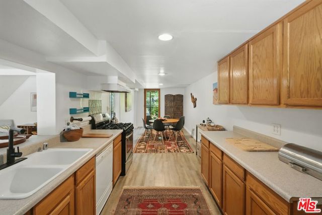 1527 Bainum Drive, Topanga CA: https://media.crmls.org/mediaz/996da220-ccaa-41d7-ad06-5b34f8a78519.jpg