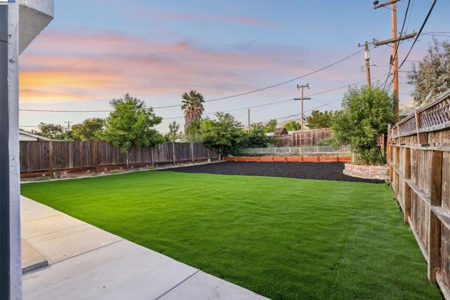 48344 Conifer St, Fremont CA: https://media.crmls.org/mediaz/996e10ae-78d1-4cc5-b8d7-6214c81721b7.jpg