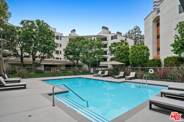 2102 Century Park Lane, Los Angeles CA: https://media.crmls.org/mediaz/996e5324-9ebb-4642-8656-359d78e6a759.jpg