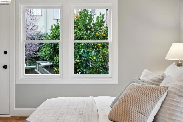 Image 24 of 46 For 741 Grosvenor Pl