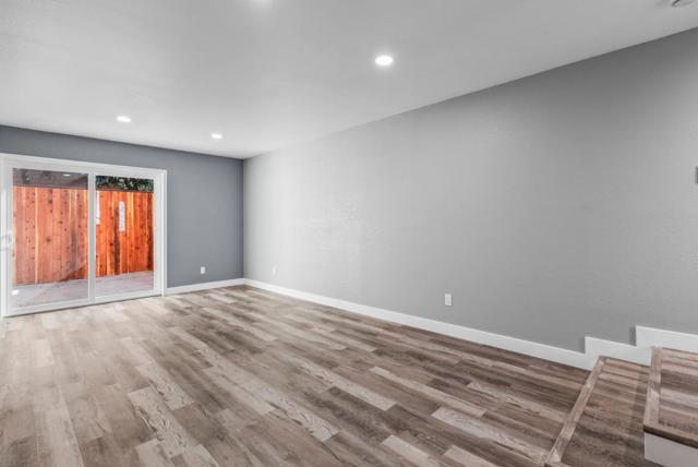 912 Acosta Plaza, Salinas CA: https://media.crmls.org/mediaz/996f1f4f-4db5-4ac2-bf62-27ed354ebf28.jpg