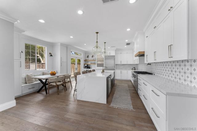 2169 Corte San Simeon, Chula Vista CA: https://media.crmls.org/mediaz/996f2ada-ac22-48cb-a6b0-4392ed55521b.jpg