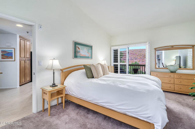 675 Oak Run Trail, Oak Park CA: https://media.crmls.org/mediaz/996f2d01-d2a7-477f-af8a-050c4ec5060f.jpg