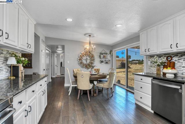 1941 Eden Plains Rd, Brentwood CA: https://media.crmls.org/mediaz/996fa830-7937-4bdf-825d-5e0644ddf1fe.jpg