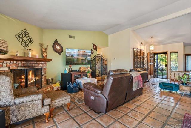 1315 Hermana Court, Vista CA: https://media.crmls.org/mediaz/996fc96c-5e65-456d-9453-f63b3ec400a5.jpg