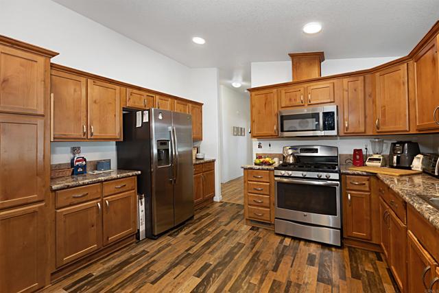 15420 Olde Highway 80, El Cajon CA: https://media.crmls.org/mediaz/9970641b-ccfd-4f62-906e-a546e81de3a2.jpg