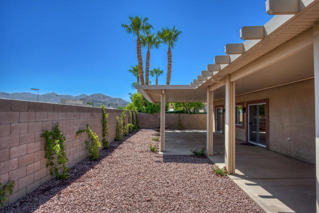 79573 Carmel Valley Avenue, Indio CA: https://media.crmls.org/mediaz/99708f4a-55ea-42fd-9d26-84a23ce2a475.jpg