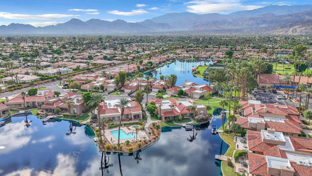 165 Lake Shore Drive, Rancho Mirage CA: https://media.crmls.org/mediaz/99709cb8-5935-4f8b-b884-0f9d62b6d686.jpg