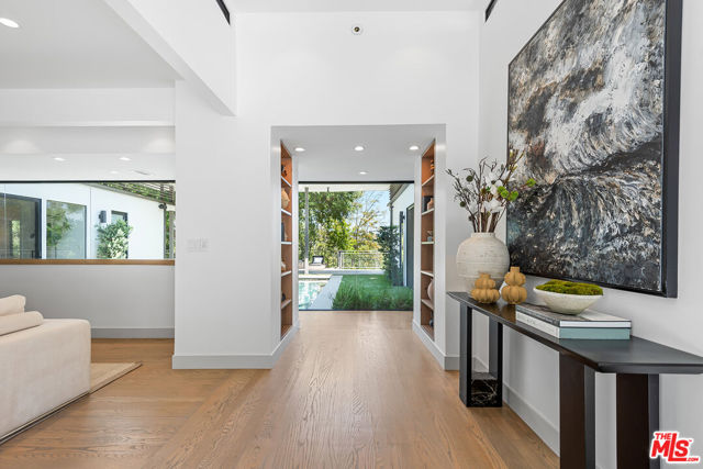 15941 Skytop Road, Encino CA: https://media.crmls.org/mediaz/9971171b-3b9a-416f-87d6-540b8743efaa.jpg
