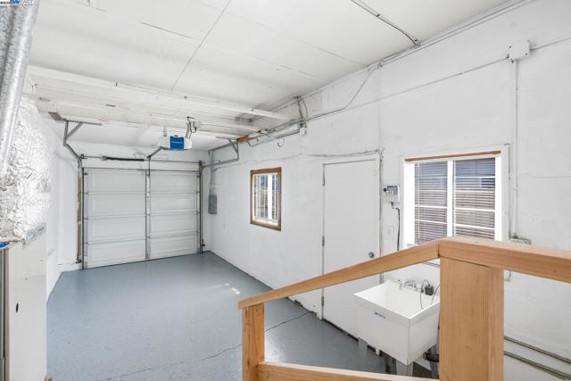 455 32nd St, Richmond CA: https://media.crmls.org/mediaz/99714141-b28f-43b5-b9c8-f2c6d7eb1718.jpg