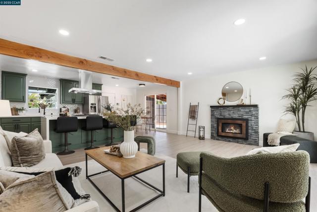 5182 La Corte Bonita, Concord CA: https://media.crmls.org/mediaz/99718f28-f386-4dc7-aeac-5d255af2b324.jpg
