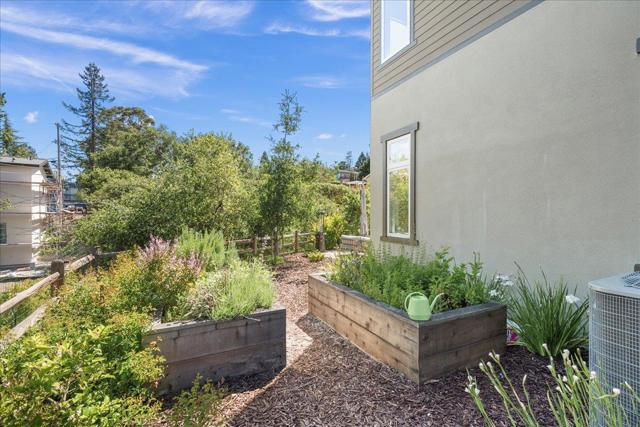 115 Wika Ranch Court, Redwood City CA: https://media.crmls.org/mediaz/9971afc8-2efa-4d03-8def-f71c42f85c26.jpg