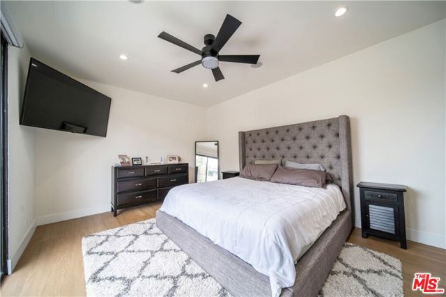 306 Bora Bora Way, Marina del Rey CA: https://media.crmls.org/mediaz/99724fc5-3f73-4ab2-b1a2-a89421d817c6.jpg
