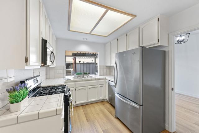 7727 Caminito Monarca, Carlsbad CA: https://media.crmls.org/mediaz/99731d48-834c-4d43-8188-6813a1c3b4c9.jpg