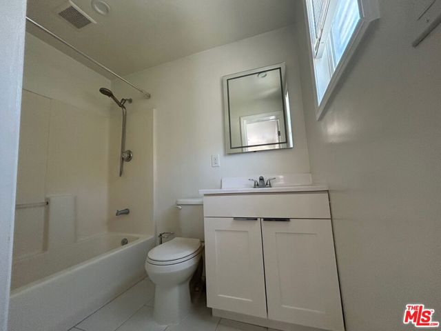 4826 Coolidge Avenue, Culver City CA: https://media.crmls.org/mediaz/9973f0de-0b81-44b5-8bd9-a76a98237b72.jpg