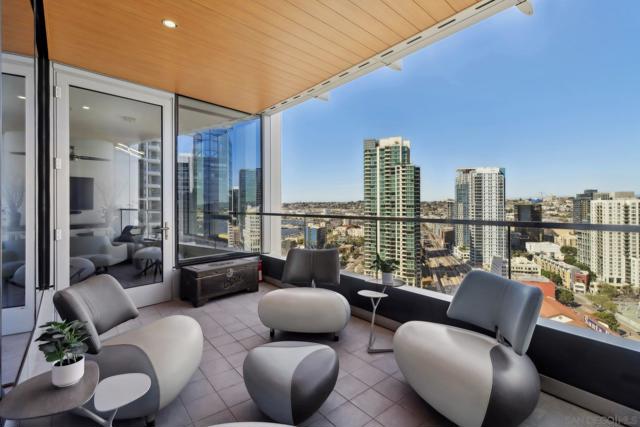 888 W E St, San Diego CA: https://media.crmls.org/mediaz/9973f14a-b539-4428-8dbc-83ef888f369b.jpg