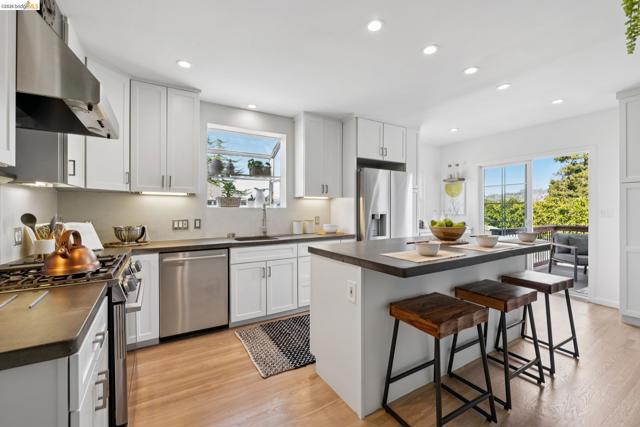 1509 Francis St, Albany CA: https://media.crmls.org/mediaz/9974461c-eecf-43e8-86b2-5c2cb22386eb.jpg