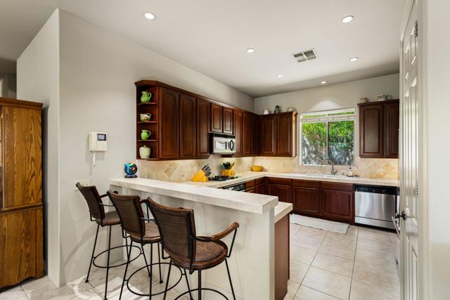 54385 Avenida Madero, La Quinta CA: https://media.crmls.org/mediaz/997446ae-cc13-40ad-a7e4-b2a88964893e.jpg